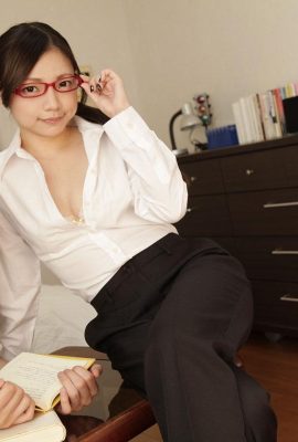 Kokoro Wato: Pantolonunu çıkarsa bile gözlüğünü çıkarmayan öğretmen (27P)