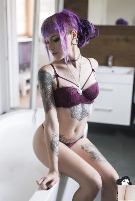 (Suicide Girls) Bridget – Köpük Banyosu