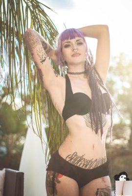 (Suicide Girls) Brighid – Gün Batımı