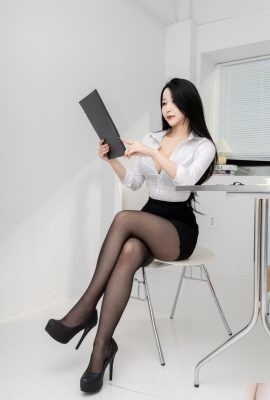 (PUSSY LET) VOL.37 Yoon Seolhwa – Ofis (77P)