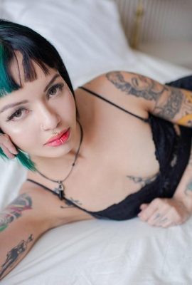 (Suicide Girls) 23 Nisan 2024 – Queenkimmi – Siyaha Dönüş (44P)