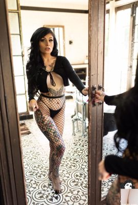 (Suicide Girls) 08 Aralık 2023 – Belladona – Altın Saat (49P)