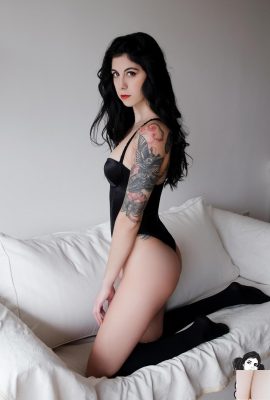 (Suicide Girls) Acuarian – Sana Büyü Yaptım