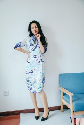 (Çevrimiçi Koleksiyon) Cheongsam Siyah İpek Olgun Kadın 180p (180P)