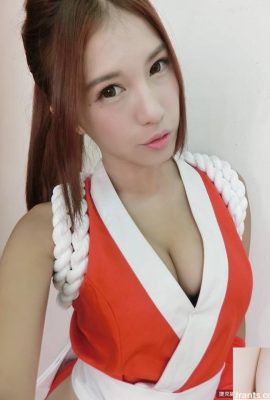 E-cup araba modeli ~ Şiddetli küçük Chunli (Zhijun Jun) ~ Arabada busty fotoğraflar (30P)