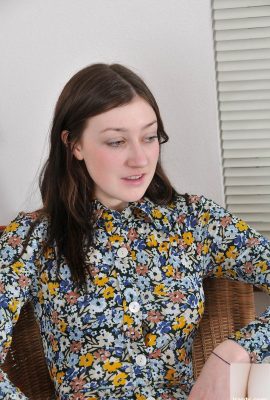 Lacy Bra Wendy'de Sevimli Kız Bir Jartiyer Kemeri'ne Serbest Yarar Var ve Kıllı Muff (20p)