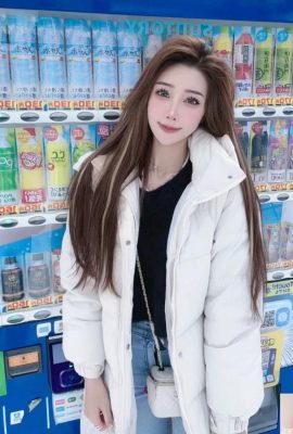 Beyaz ve hassas bir gövdeli güzel ve sevimli bir yüz “Li ni” (20p)