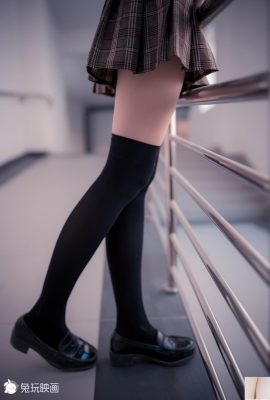 (Tavşan filmlerle oynuyor) – Üniformalı olmak daha iyidir (43p)