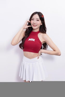 Uzun bacaklı genç kız “pei pei