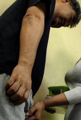 Hayal kırıklığına uğramış olgun bir kadın, komşusunu göğüslerini vurgulayan kıyafetlerle baştan çıkarır ve ahlaksız bir kadınla ahlaksız, ahlaksız bir seks yapar! (20p)