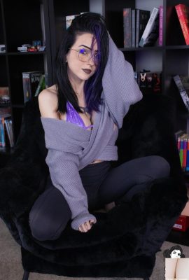 (Suicide Girls) 17 Nisan 2025 – Emokittenxoxo – Mor Pop (60p)