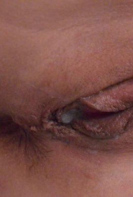 Memnun olmayan bir arzu olan kısa saçlı bir eş ve yaşlılıkla tanıştığında eğleniyor (33p)