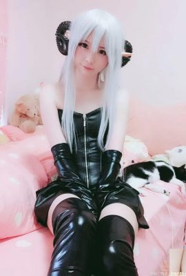 (Aptal) Küçük şeytani deri giyim! (56p)