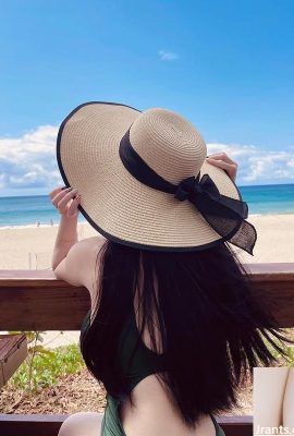 “Rainie Ye” Sadece bir bikini haline geldiğimde figürümün süper anormal olduğunu fark ettim (10p)