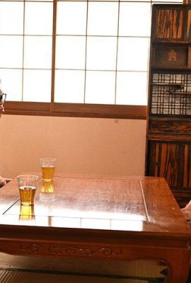 IKEGAMI Otoha, Adachi Yuri: Çok popüler bir gal Çinli güzel kız kardeşler kollarını sallıyor ve uzun çizgi Çin sokaklarında inanılmaz … (21p)