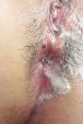 İki amca genç kadını aldı ve ona dokunurken onu becerdin. Kahretsin, onların horozlarını temizleme (12p)