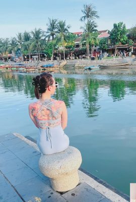 Seksi küçük iblis “yuyuyu” göğsündeki yaşlı çok şaşırtıcı (9p)