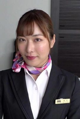 Mizukawa Jun, hayran olduğu hostesle sikişiyor