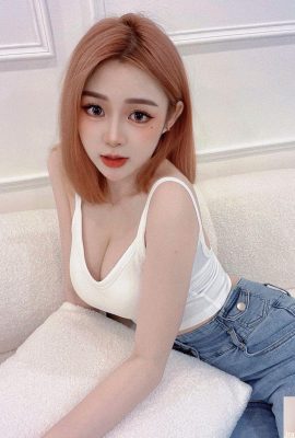 Tatlı model “Mila” göğüslerini ve kötü figürlerle dolu ve onu kurtaramaz (10p)