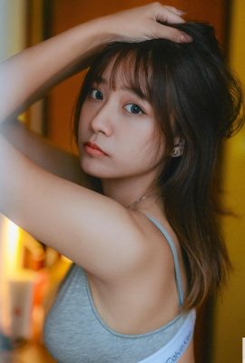 Uzun bacaklı güzel kız “baoni” mükemmel bir bele sahiptir ve çok seksi (10p)