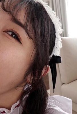 Onosaka Yuika: (4K) Güzel göğüsler ve güzel popo … uzun siyah saçlı ve adil tenli güzel bir hizmetçi sırıtıyor … (21p)