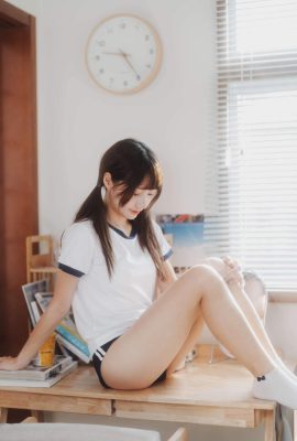 Üst tanrıça “Nemo” nun mükemmel figürü sarhoş edici (10p)