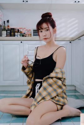 İyi görünümlü bir yüz ona bakmaktan yorulmaz. “Sutin? (Ke kiralık Zan Li'nin W benzeri görünümü büyüleyici (10p)