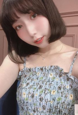 Zarif genç kız “longliwei” bikini kıyafeti inanılmazdı ve beklenmedik bir şekilde yapacak bir şey vardı (10p)