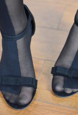 (Legku Fotoğraf) No.006 Tek Parçalı Açık Siyah Çorap (33p) ile uzun bacaklı kızın sayısı