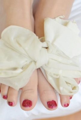 (Legku fotoğrafı) No.005 Beyaz çorap altında şeffaf pantolonlu uzun bacaklı kız