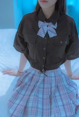 Puslu karanlık ışıkta nazik güzellik (47p)