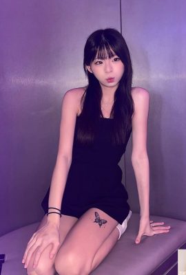 “Min Xuan”ın güzel bacakları zarif ve baştan çıkarıcı bir şekilde uzanıyor (10P)