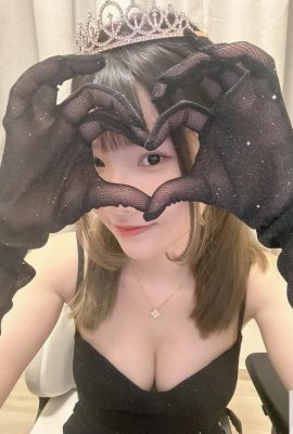 “Lily Yim” göz ardı edilemeyecek kadar güzel göğüslere ve derin oluklara sahip (10P)