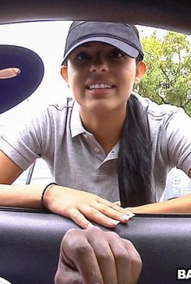 Güzel bir kızın zevkle sırıtışını izlemek çok tatmin edici (12P)