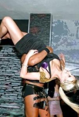 Sürtük göğüsler çılgın bir sarhoş partide eğleniyor (15P)