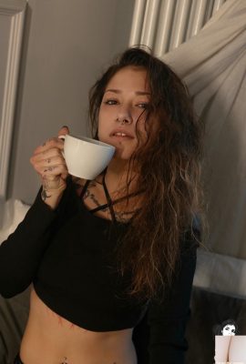 (Suicide Girls) 22 Temmuz 2025 – Streegatto – Yılın Son Sıcaklığı (42P)