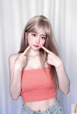 “Weiwei”nin güzel bir figürü var, beyaz ve hassas, o kadar mükemmel ki faul (10P)