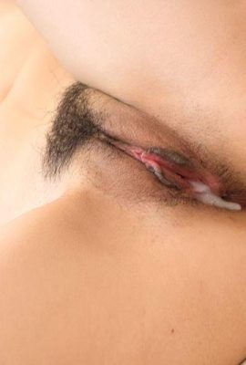 Okul üniformalı bir sürtük, bir grup oğlanla esaret oyunu oynuyor ve meni taşana kadar sikiliyor (21P)