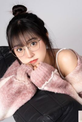 Seksi çevrimiçi güzellik “Stupid C”nin büyüleyici kıvrımları doğrudan açlığı ateşliyor (10P)