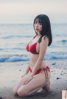 “Kesha Kesha”nın dolgun göğüsleri ve iyi bir figürü var. Resim dikkat çekici (10P)