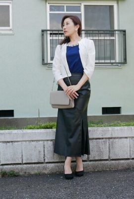 “Ayakta eş” B sınıfı olgun kadın Sawa 38 yaşında (21P)