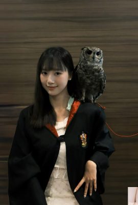 “Jin Xia”nın süper sevimli iri gözleri ve kışkırtıcı optik sinirleri olan ince bir figürü var (10P)